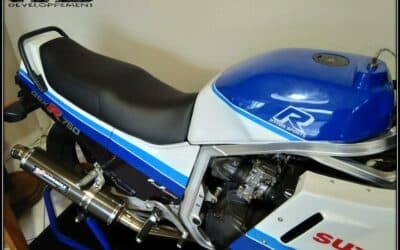 Fabrication d’une selle de Suzuki GSX R 750 1986