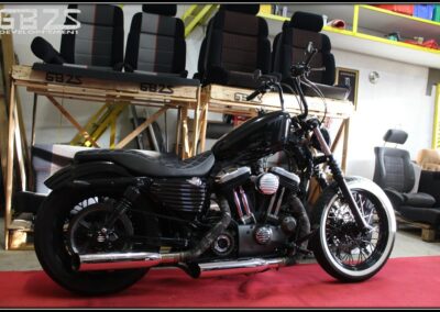 la Harley dans l'atelier